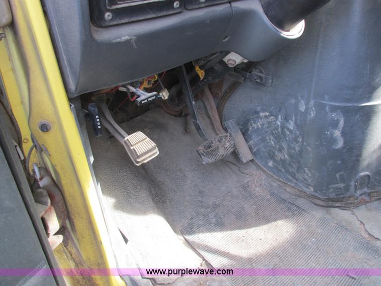 image for item L4147 1990 Ford Econoline 350 box truck