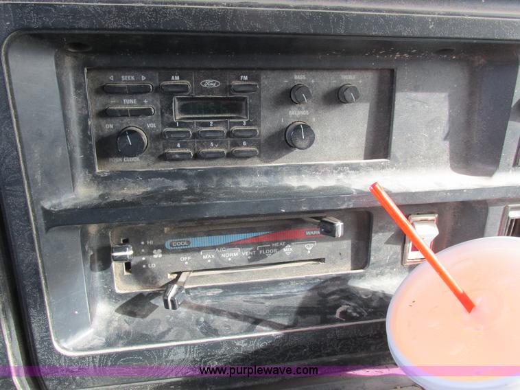 image for item L4147 1990 Ford Econoline 350 box truck