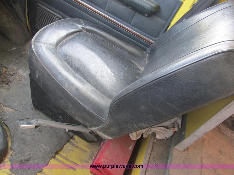 image for item L4147 1990 Ford Econoline 350 box truck