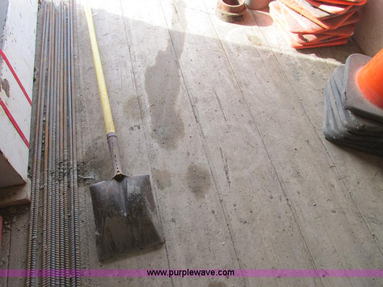 image for item L4147 1990 Ford Econoline 350 box truck