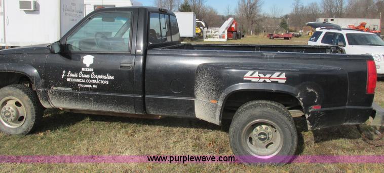 image for item L4202 1998 Chevrolet 3500 pickup truck