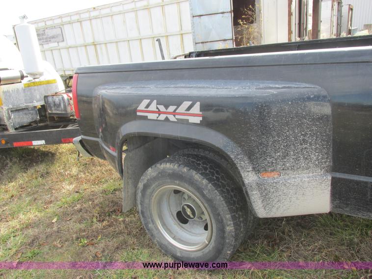 image for item L4202 1998 Chevrolet 3500 pickup truck