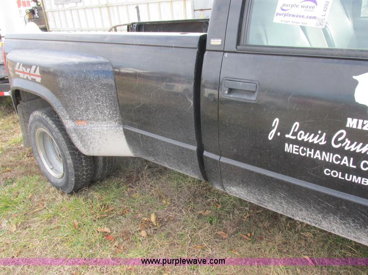 image for item L4202 1998 Chevrolet 3500 pickup truck