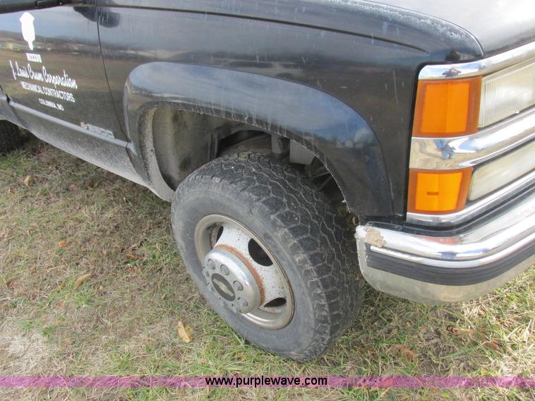 image for item L4202 1998 Chevrolet 3500 pickup truck