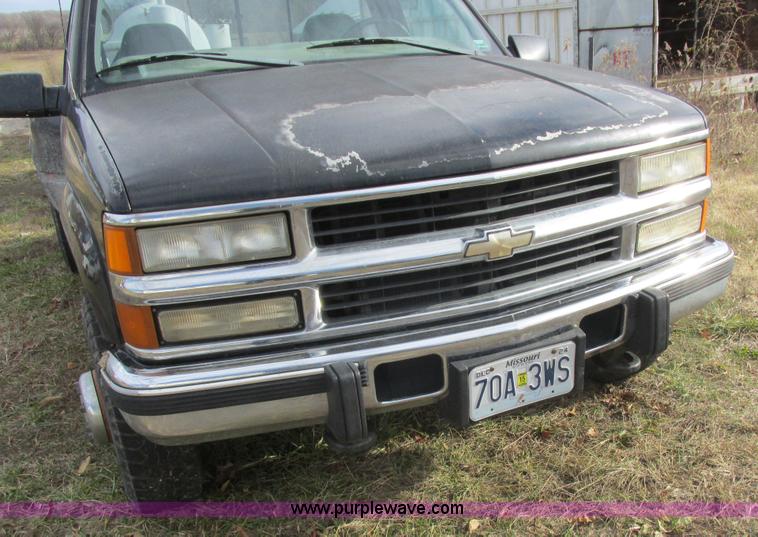 image for item L4202 1998 Chevrolet 3500 pickup truck