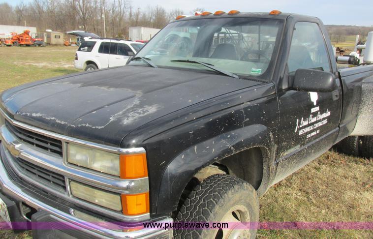 image for item L4202 1998 Chevrolet 3500 pickup truck