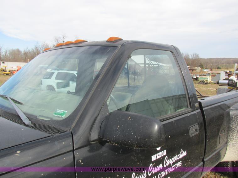 image for item L4202 1998 Chevrolet 3500 pickup truck