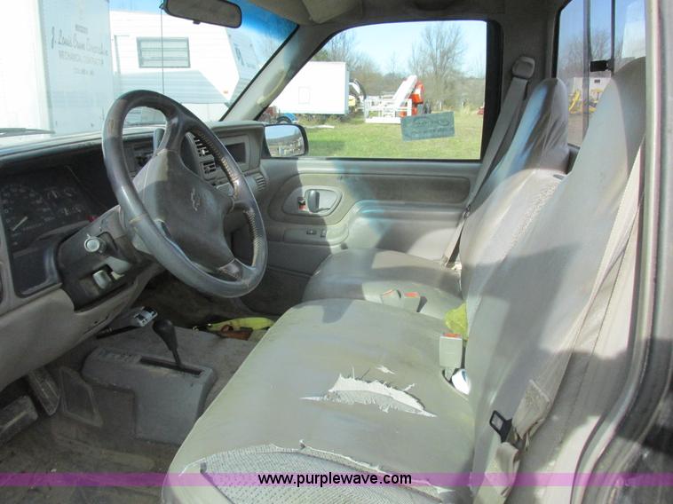 image for item L4202 1998 Chevrolet 3500 pickup truck