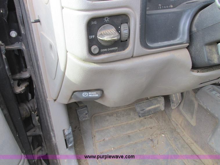 image for item L4202 1998 Chevrolet 3500 pickup truck