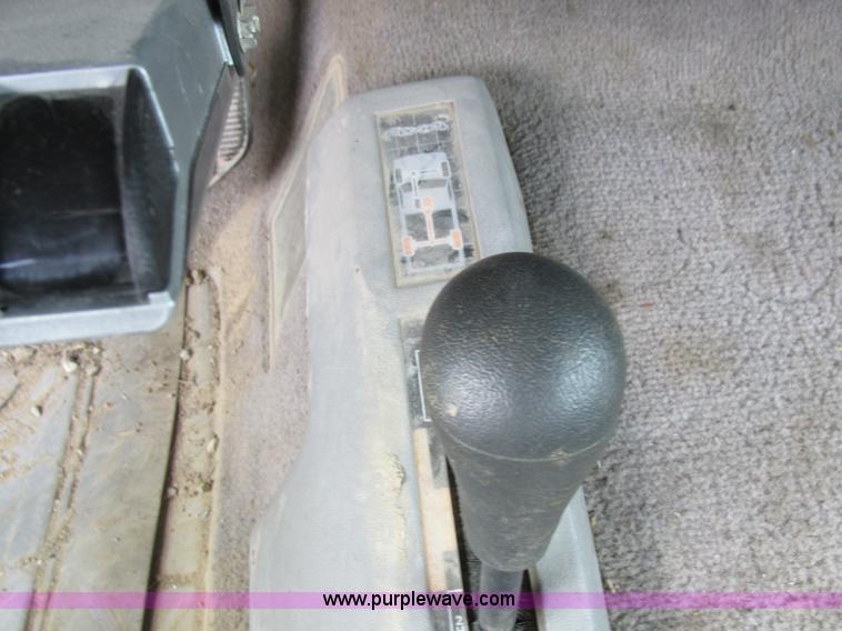 image for item L4202 1998 Chevrolet 3500 pickup truck