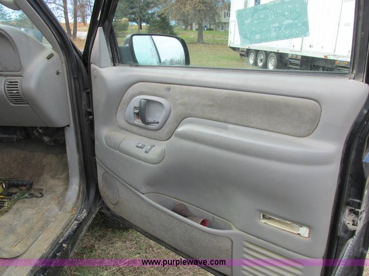 image for item L4202 1998 Chevrolet 3500 pickup truck