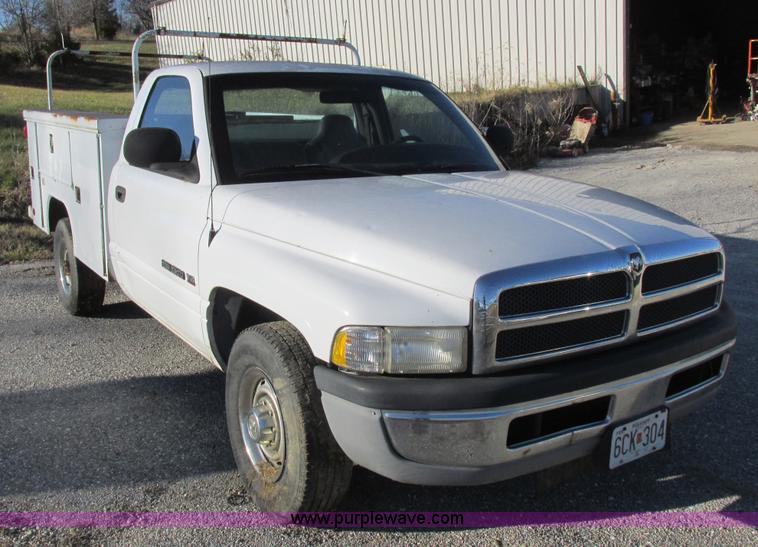image for item L4219 1999 Dodge Ram 2500 utility truck