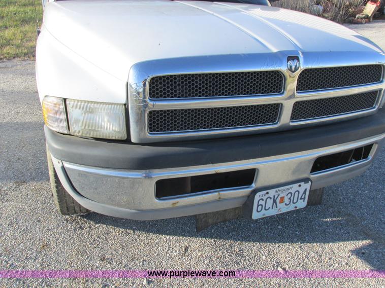image for item L4219 1999 Dodge Ram 2500 utility truck