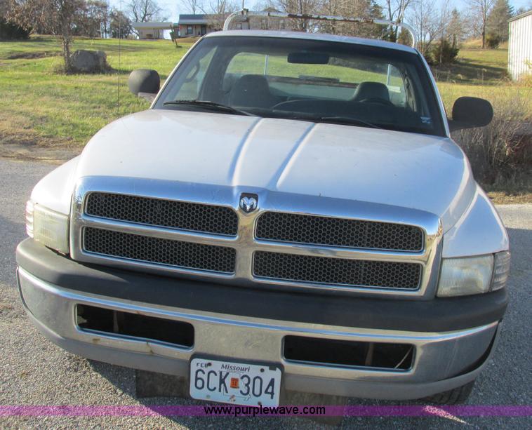 image for item L4219 1999 Dodge Ram 2500 utility truck