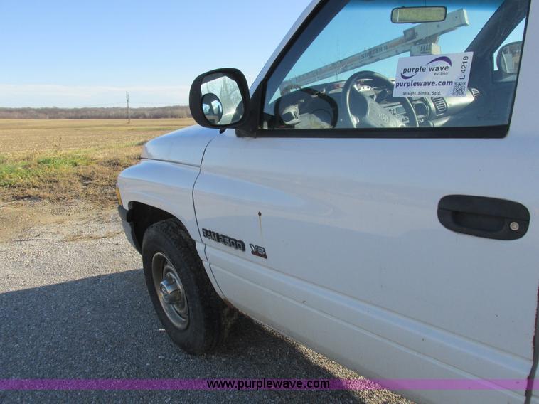 image for item L4219 1999 Dodge Ram 2500 utility truck