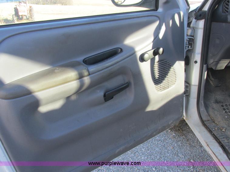 image for item L4219 1999 Dodge Ram 2500 utility truck