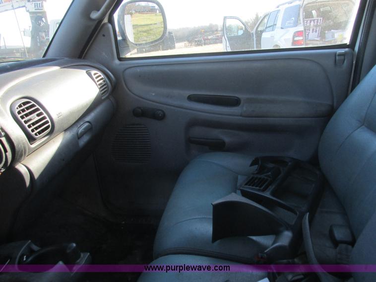 image for item L4219 1999 Dodge Ram 2500 utility truck