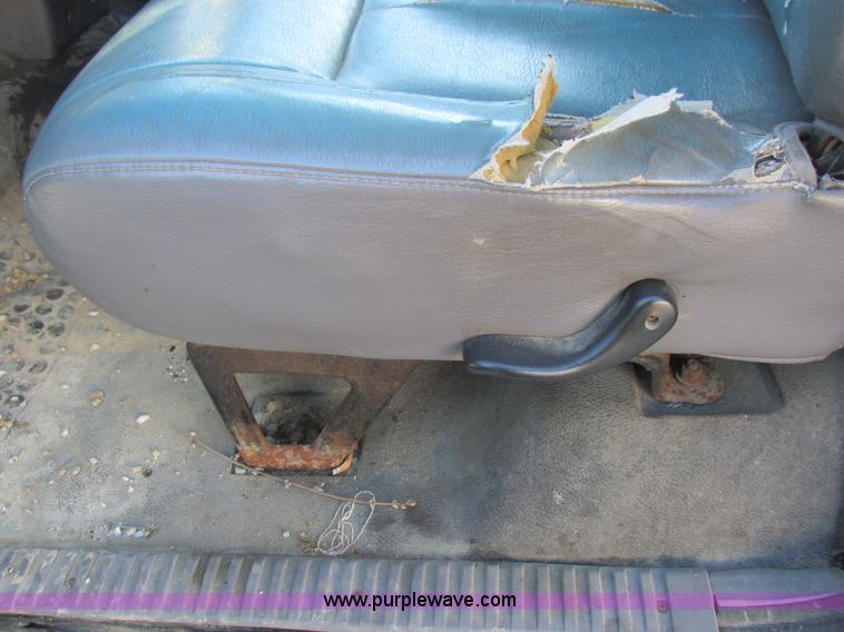 image for item L4219 1999 Dodge Ram 2500 utility truck