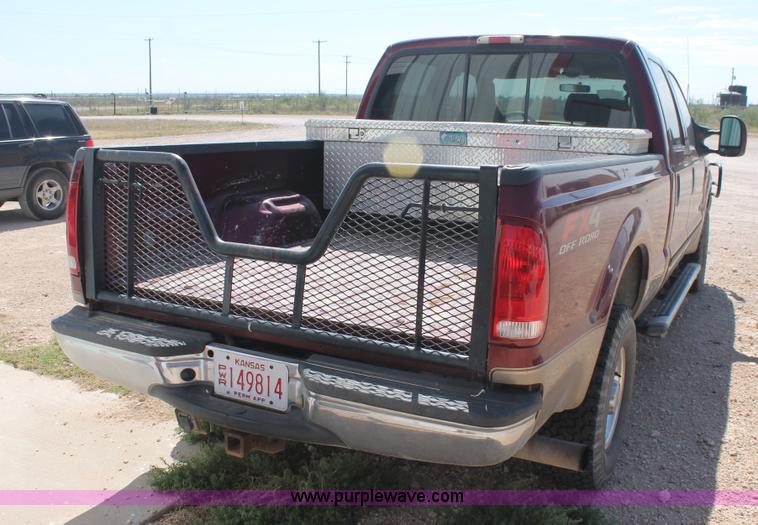image for item L4454 2004 Ford F250 Super Duty pickup truck