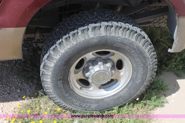 image for item L4454 2004 Ford F250 Super Duty pickup truck