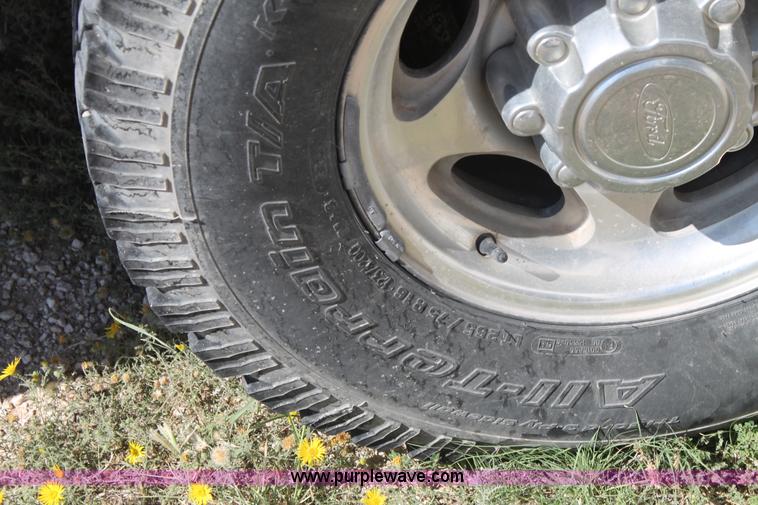 image for item L4454 2004 Ford F250 Super Duty pickup truck