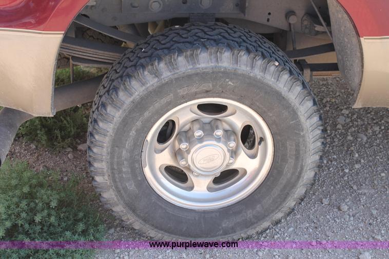 image for item L4454 2004 Ford F250 Super Duty pickup truck