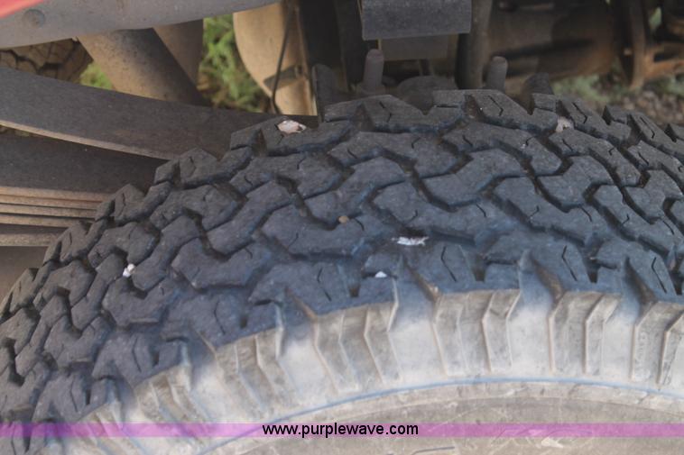 image for item L4454 2004 Ford F250 Super Duty pickup truck