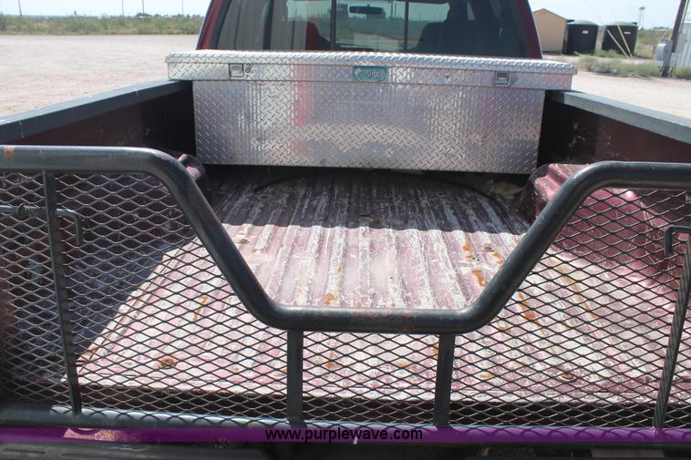 image for item L4454 2004 Ford F250 Super Duty pickup truck