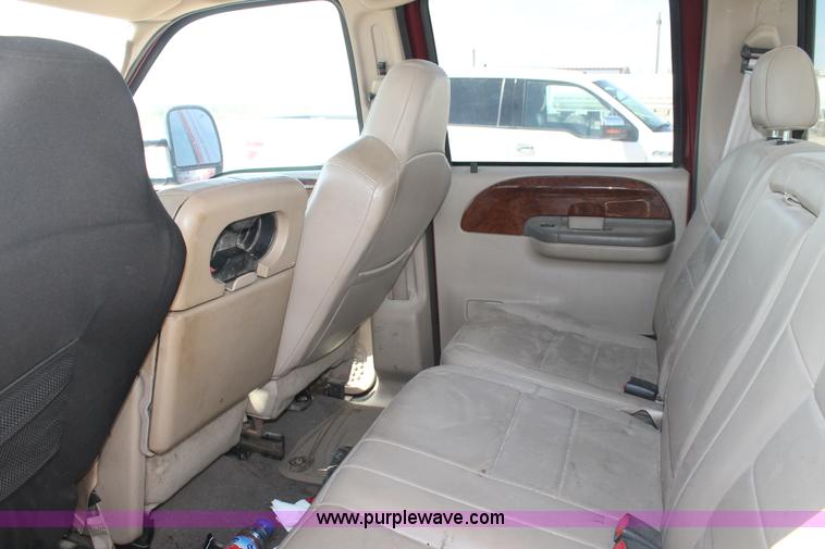 image for item L4454 2004 Ford F250 Super Duty pickup truck