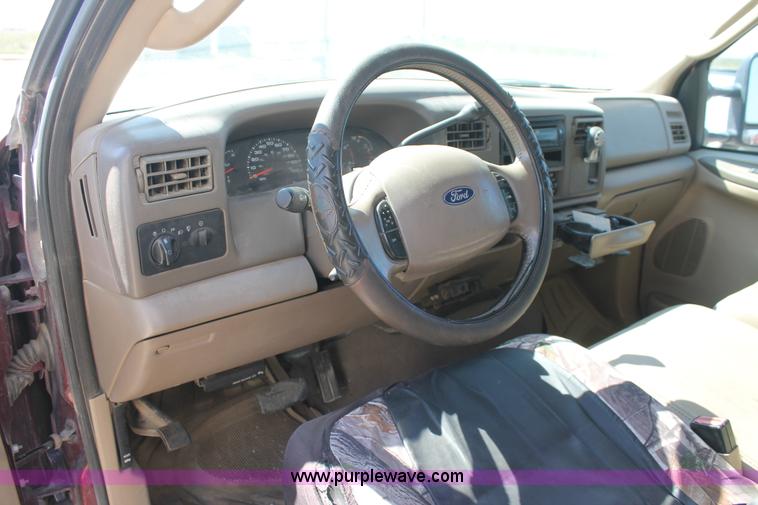 image for item L4454 2004 Ford F250 Super Duty pickup truck