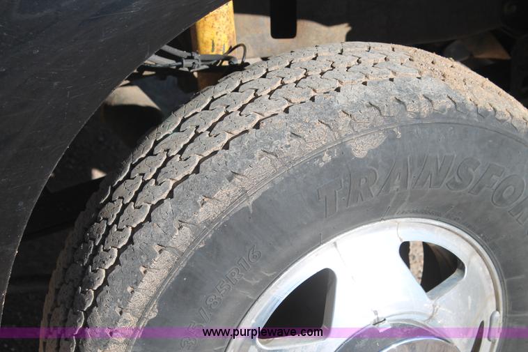 image for item L4473 2002 Ford F350 Lariat SuperCrew flatbed pickup truck