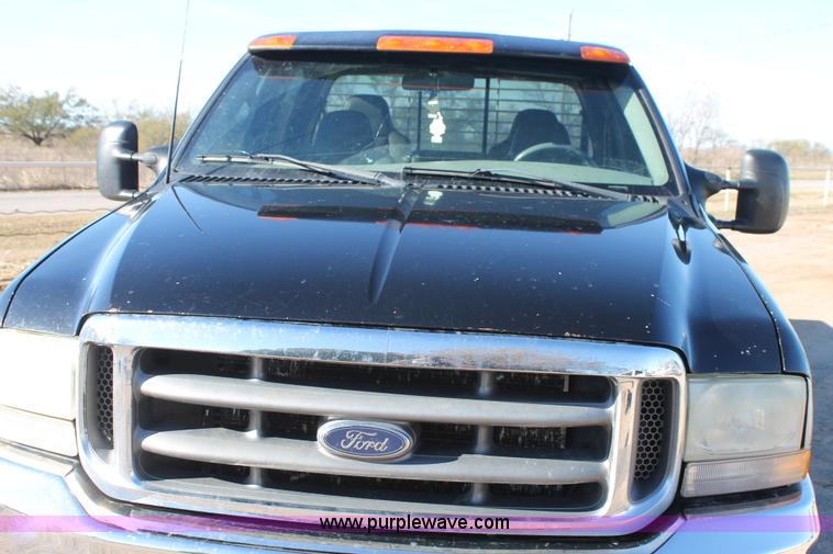 image for item L4473 2002 Ford F350 Lariat SuperCrew flatbed pickup truck