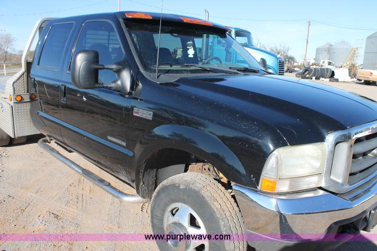 image for item L4473 2002 Ford F350 Lariat SuperCrew flatbed pickup truck