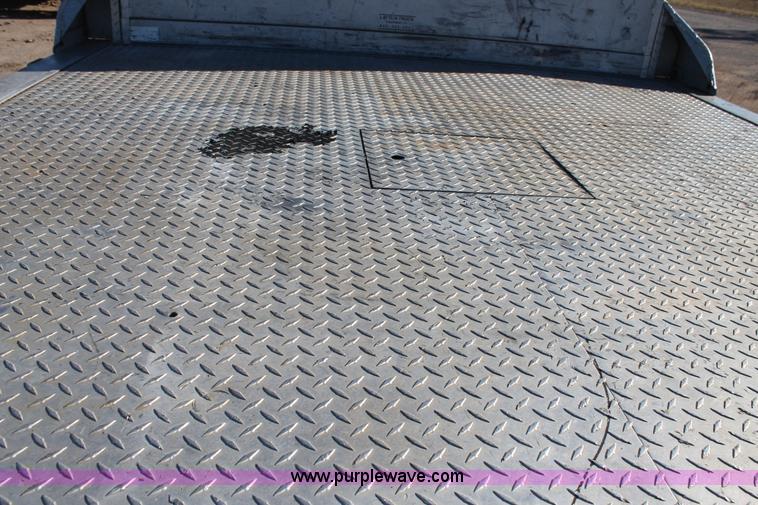 image for item L4473 2002 Ford F350 Lariat SuperCrew flatbed pickup truck