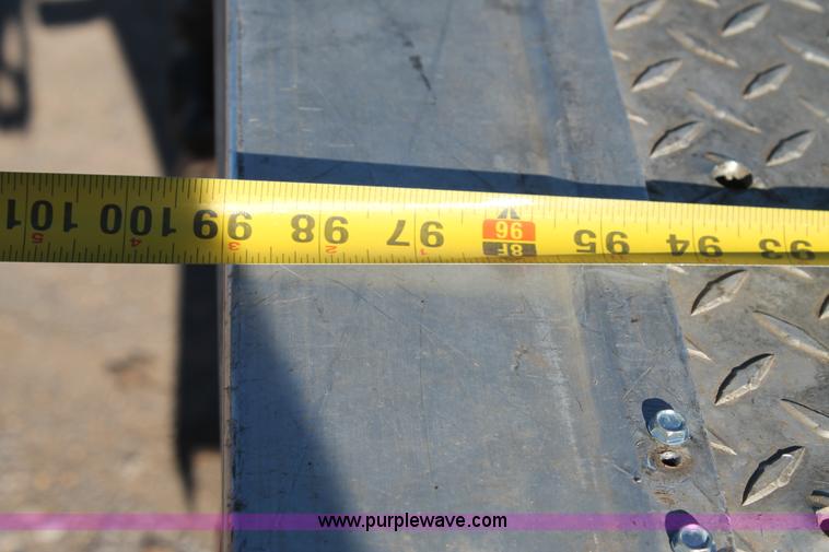 image for item L4473 2002 Ford F350 Lariat SuperCrew flatbed pickup truck