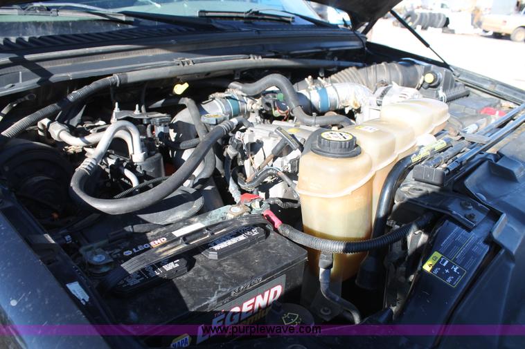 image for item L4473 2002 Ford F350 Lariat SuperCrew flatbed pickup truck