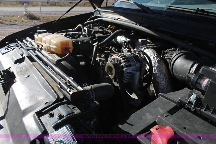 image for item L4473 2002 Ford F350 Lariat SuperCrew flatbed pickup truck