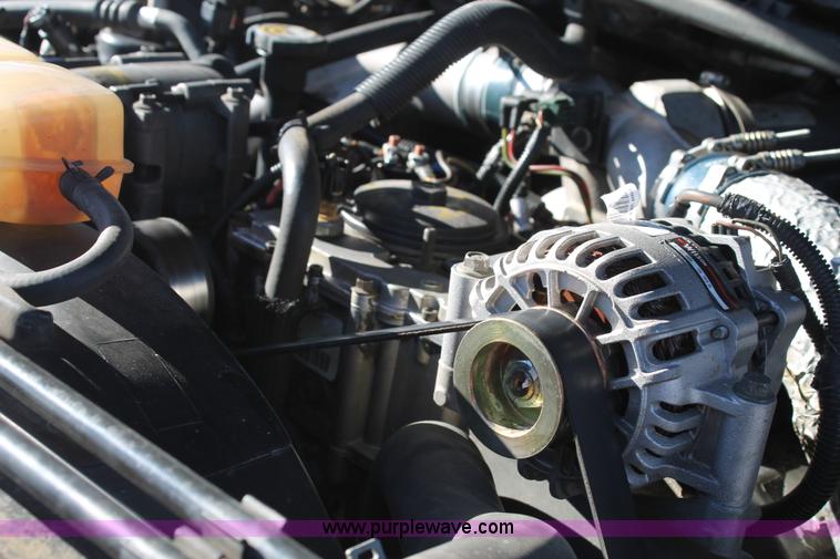 image for item L4473 2002 Ford F350 Lariat SuperCrew flatbed pickup truck