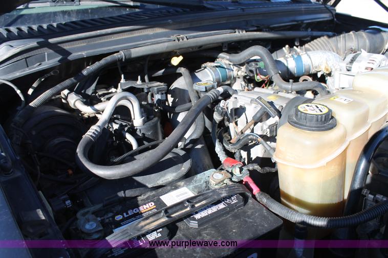 image for item L4473 2002 Ford F350 Lariat SuperCrew flatbed pickup truck