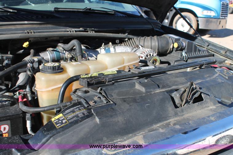 image for item L4473 2002 Ford F350 Lariat SuperCrew flatbed pickup truck