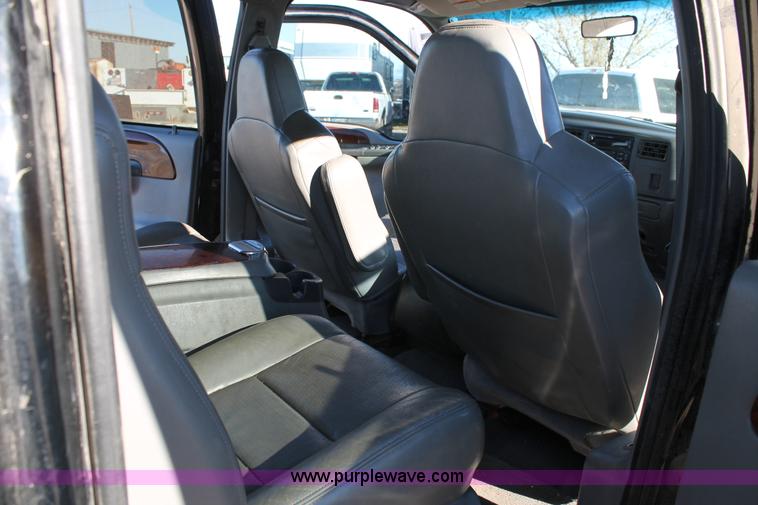 image for item L4473 2002 Ford F350 Lariat SuperCrew flatbed pickup truck