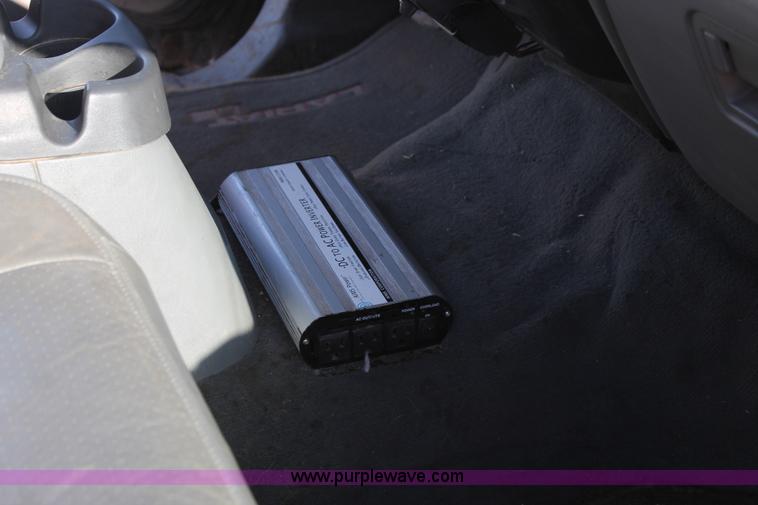 image for item L4473 2002 Ford F350 Lariat SuperCrew flatbed pickup truck