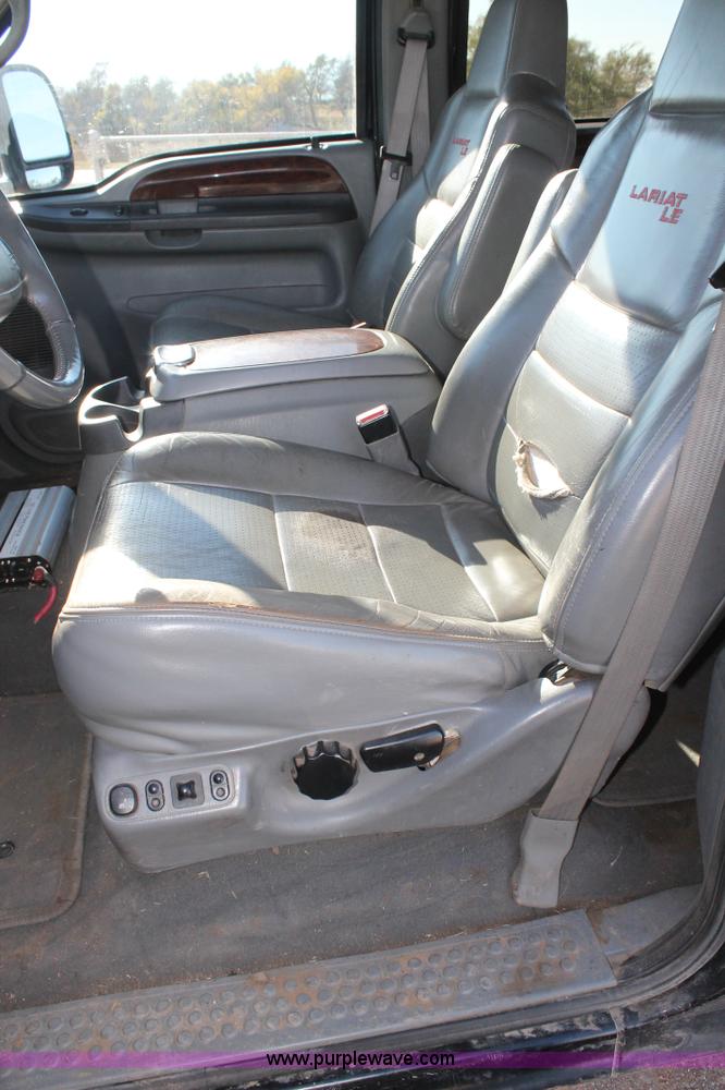 image for item L4473 2002 Ford F350 Lariat SuperCrew flatbed pickup truck