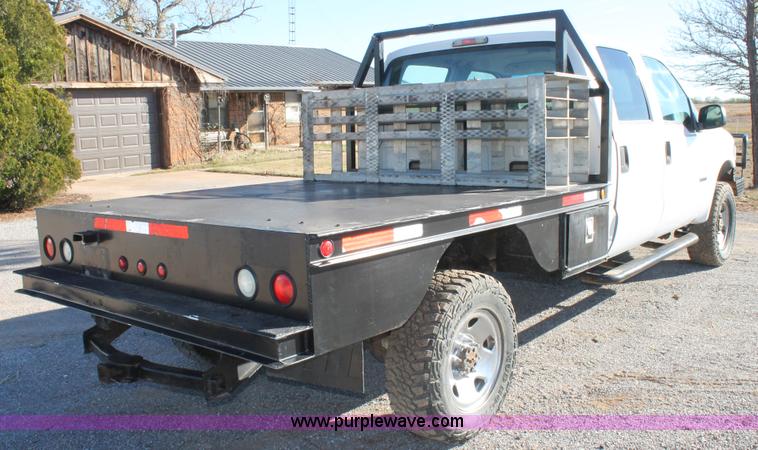image for item L4474 2006 Ford F350 SuperCrew flatbed pickup truck