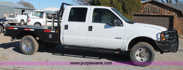 image for item L4474 2006 Ford F350 SuperCrew flatbed pickup truck