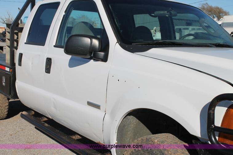 image for item L4474 2006 Ford F350 SuperCrew flatbed pickup truck