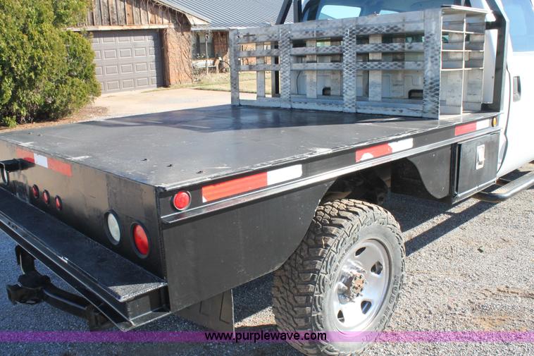 image for item L4474 2006 Ford F350 SuperCrew flatbed pickup truck
