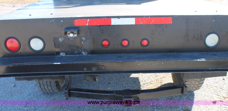 image for item L4474 2006 Ford F350 SuperCrew flatbed pickup truck
