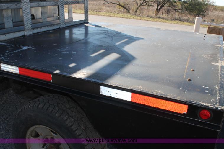 image for item L4474 2006 Ford F350 SuperCrew flatbed pickup truck