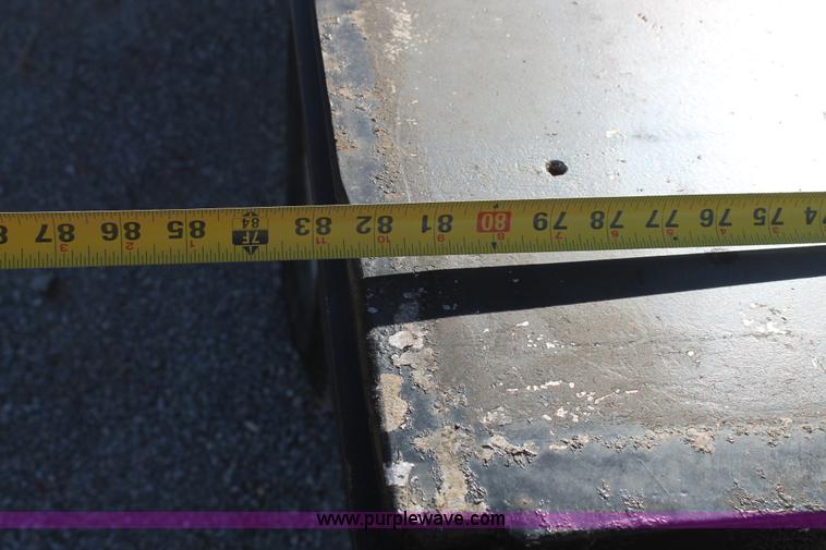 image for item L4474 2006 Ford F350 SuperCrew flatbed pickup truck